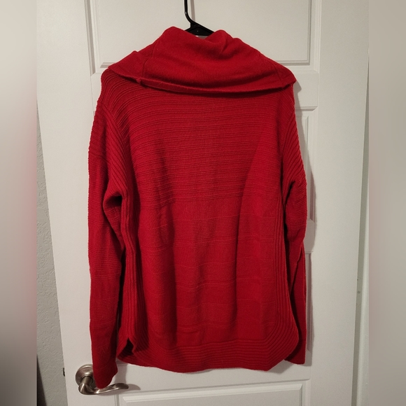 Red sweater - Picture 3 of 3